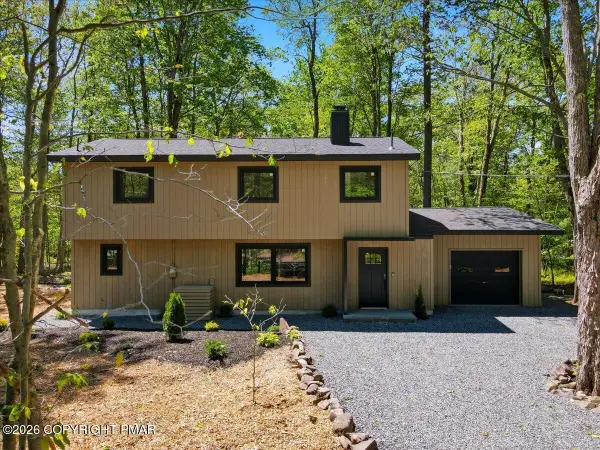 236 Gross Drive E, Pocono Pines, PA 18350