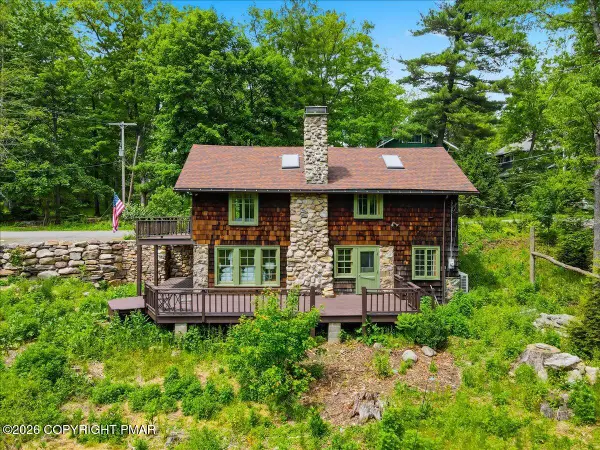 118 Falls Drive, Buck Hill Falls, PA 18323