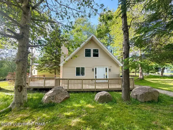 838 Country Place Drive, Tobyhanna, PA 18466