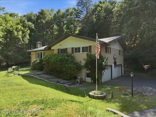 8188 Oak Ridge Lane, Cresco, PA 18326