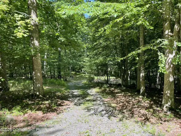 240 Mud Run Road, Cresco, PA 18326