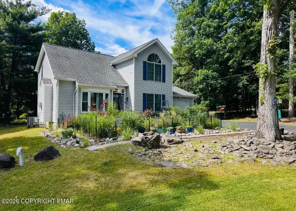 215 Spicebush Drive, East Stroudsburg, PA 18301