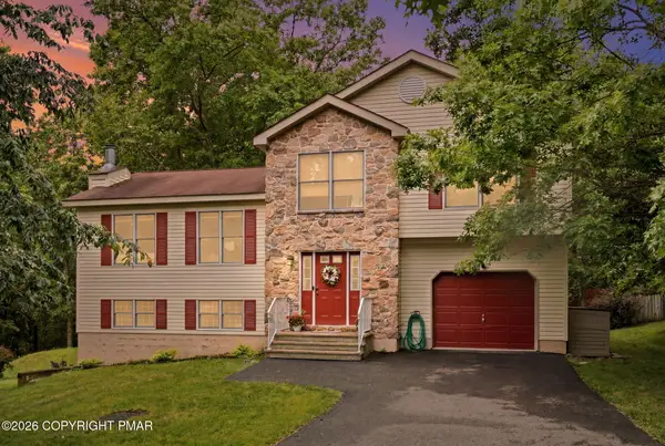 4896 Pine Ridge Drive W, Bushkill, PA 18324