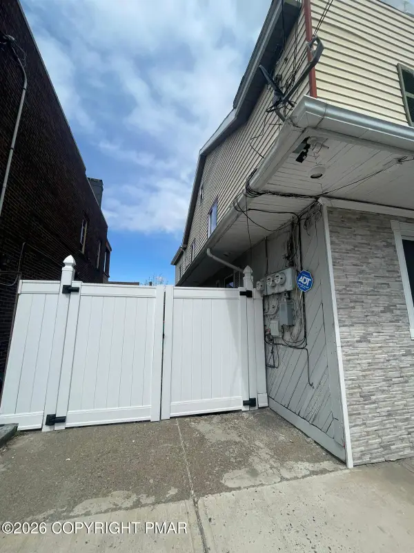 239 E Chestnut Street, Hazleton, PA 18201