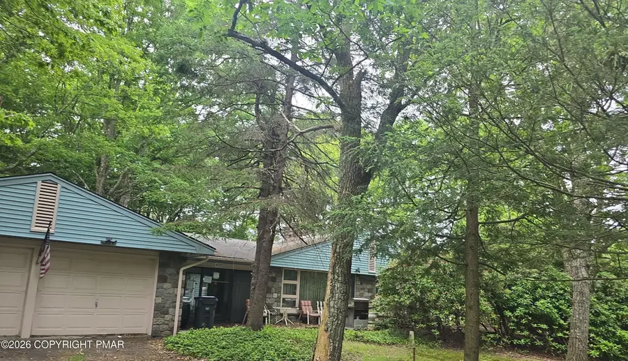 405 Park Avenue, Mount Pocono, PA 18344 - #3