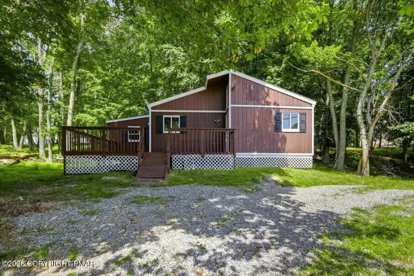 4774 Pine Ridge Drive W, Bushkill, PA 18324