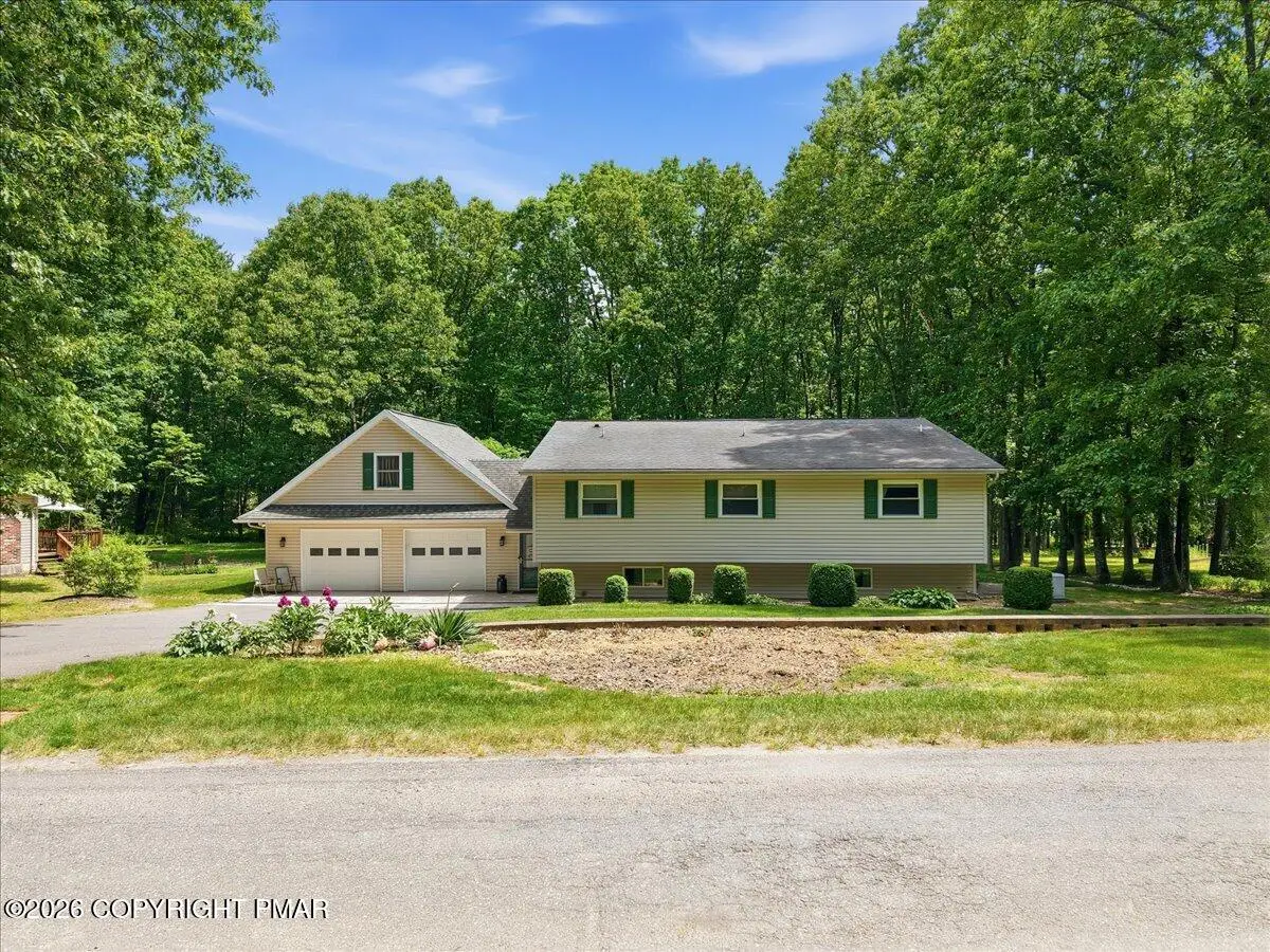 209 Manor Lane E, Lehighton, PA 18235 - #1