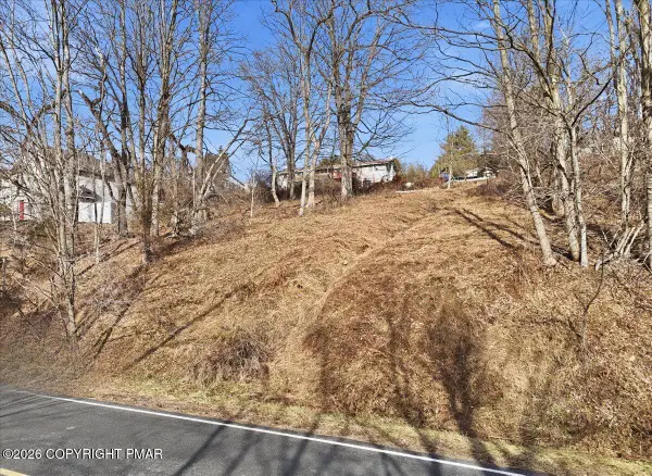 516 Edgemont Road, Stroudsburg, PA 18360