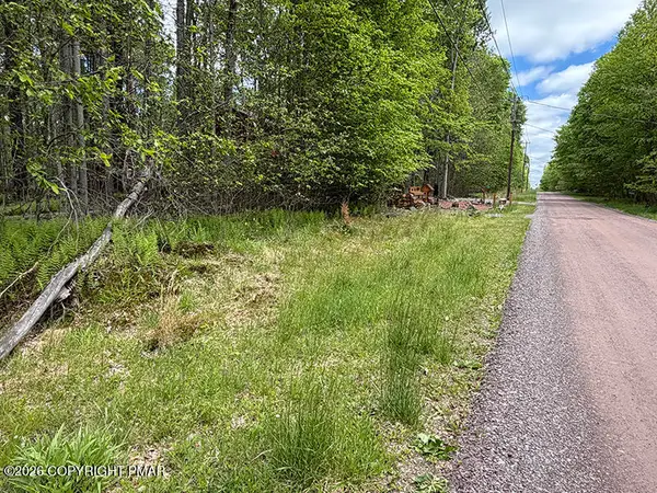 6 Winnebago Drive, Pocono Lake, PA 18347