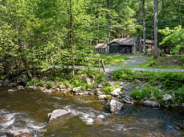 1021 Country Creek Lane, East Stroudsburg, PA 18302