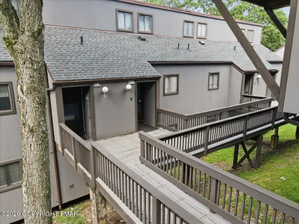 14 Middle Village Way, Tannersville, PA 18372
