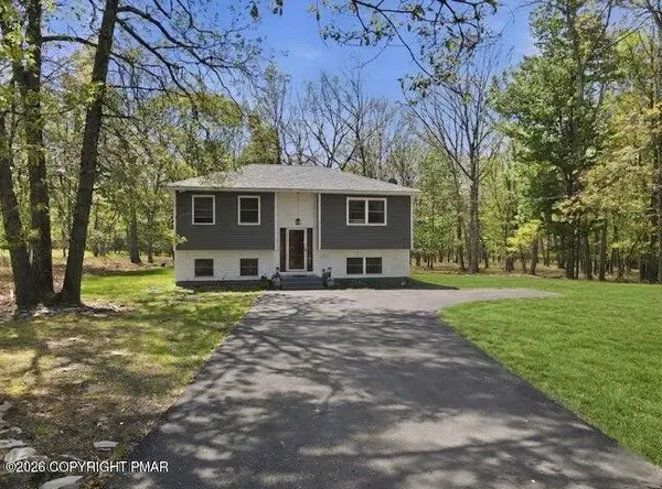 208 Depue Circle, Bushkill, PA 18324