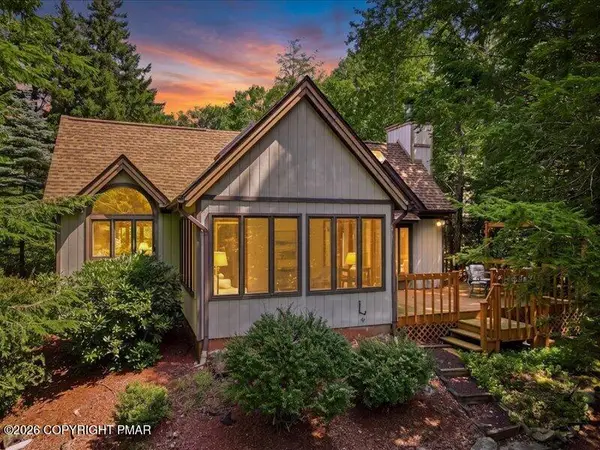 2208 Hillcrest Drive, Pocono Pines, PA 18350
