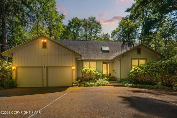 205 Moon Lit Trail, Pocono Pines, PA 18350