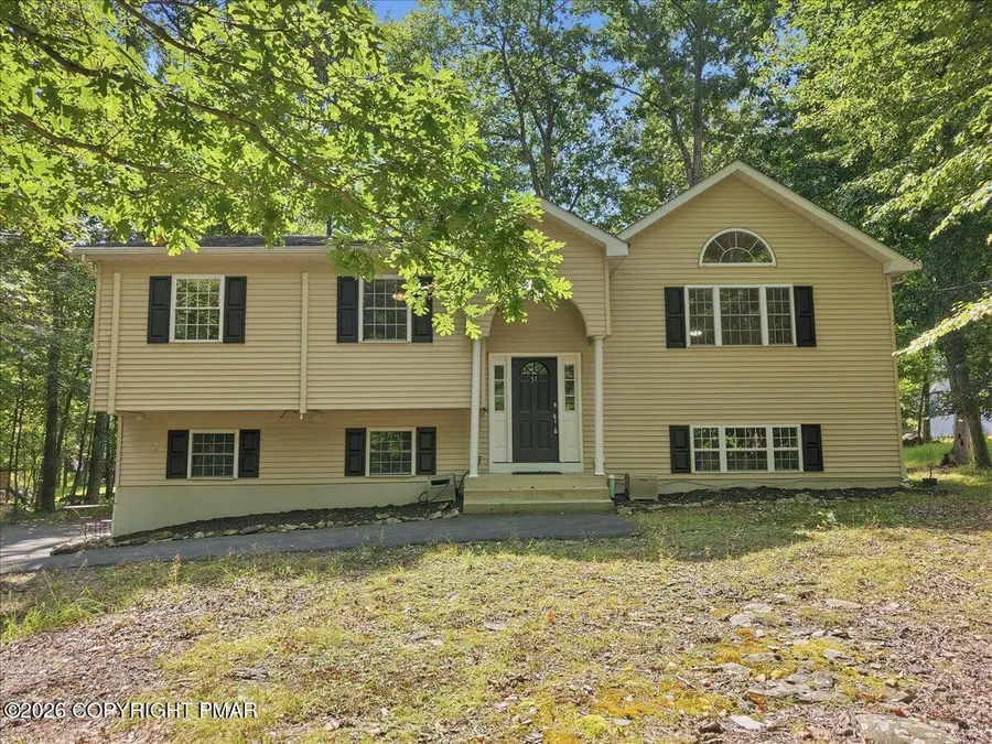 1216 Hunters Woods Drive, East Stroudsburg, PA 18301 - #2
