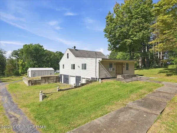 111 Old Independence Lane, East Stroudsburg, PA 18301