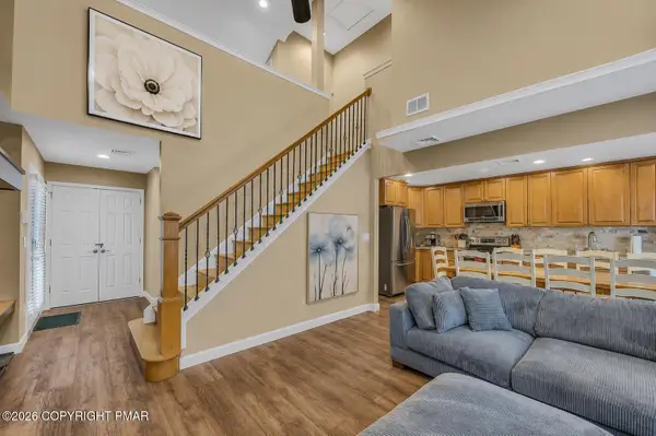 12 Beachwood Court, Lake Harmony, PA 18624