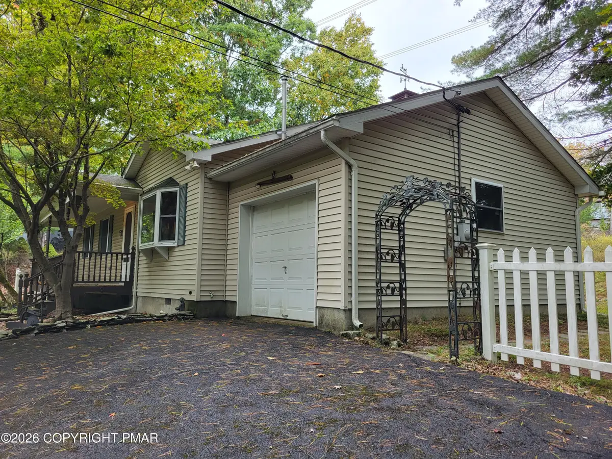 141 Manchester Drive, Bushkill, PA 18324 - #1