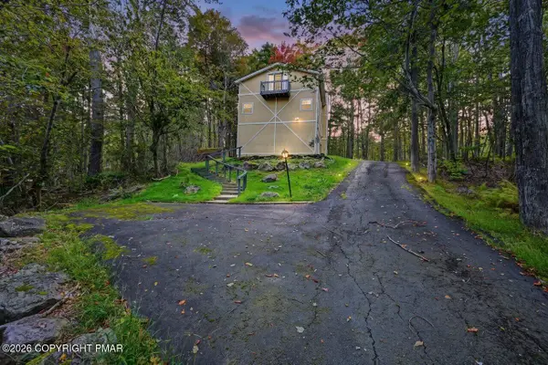 9868 Deerwood Drive, Tobyhanna, PA 18466