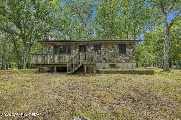 184 Swallow Circle, Bushkill, PA 18324