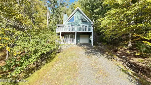 300 Brentwood Drive, Bushkill, PA 18324