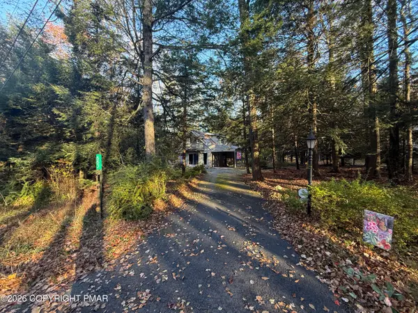 553 Sir Jeoffrey Court, Pocono Lake, PA 18347
