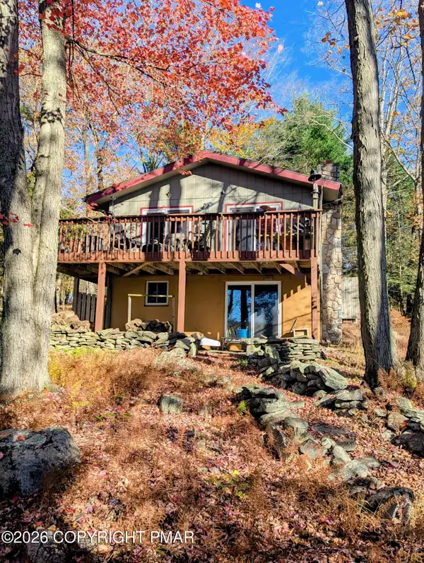 51 Lake Drive E, Clifton Township, PA 18424