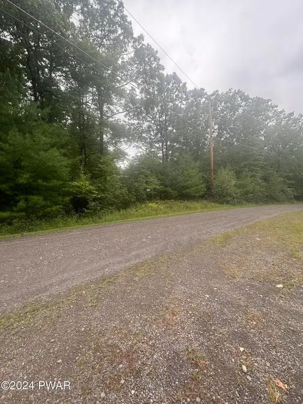 Fox Ridge Park Drive, Lackawaxen, PA 18425