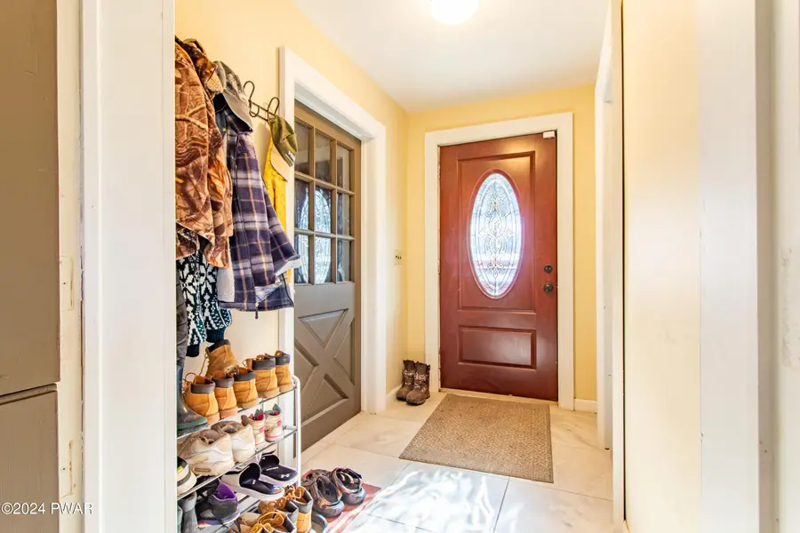 69 E Sterling Road, Newfoundland, PA 18445 - #3