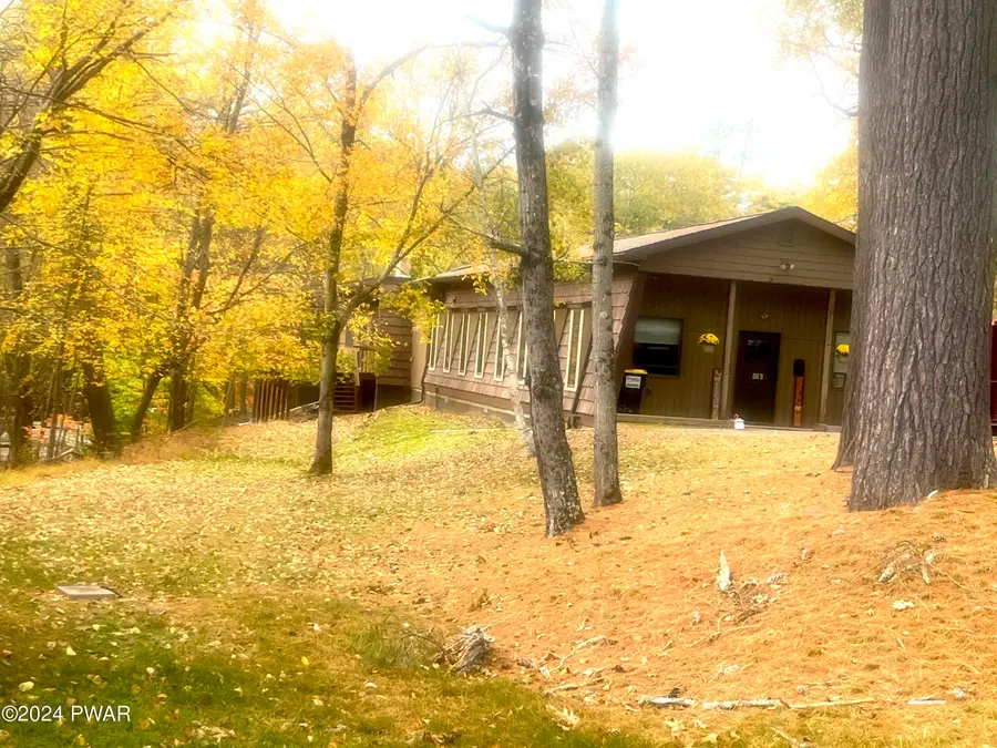 440 Blue Jay/also Called Autumn Ct Court, Hawley, PA 18428 - Image #2