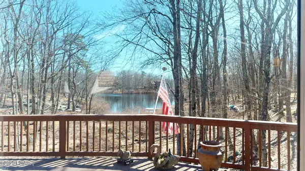 802 Rimrock Court, Lords Valley, PA 18428