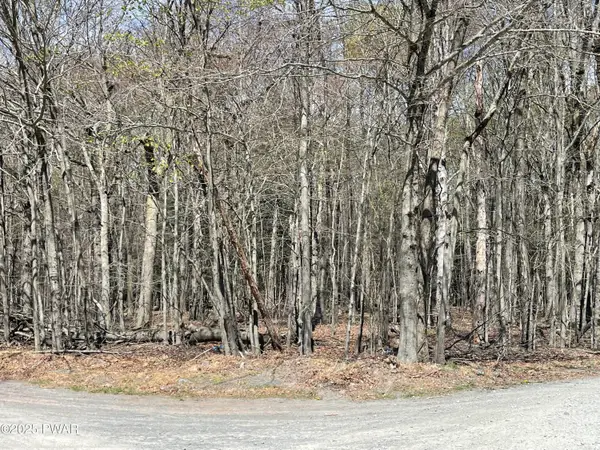 1901-1902 Horizon Drive, Greentown, PA 18426