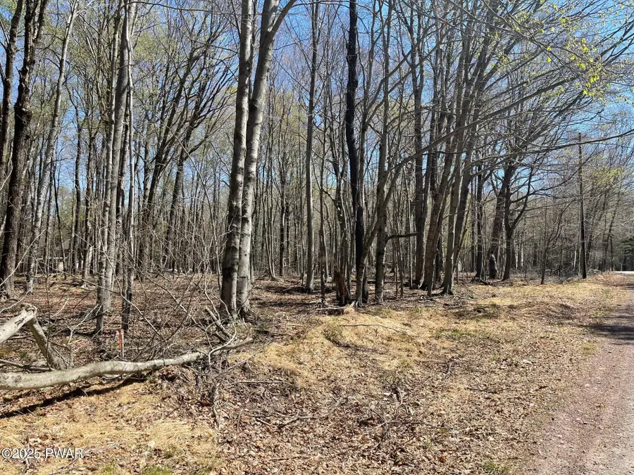 1901-1902 Horizon Drive, Greentown, PA 18426 - Image #2