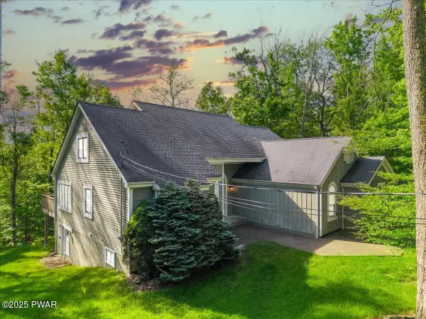 161 Fawnwood Drive, Greentown, PA 18426