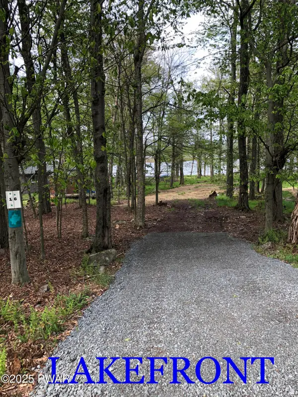 16 Fern Lane, Gouldsboro, PA 18424