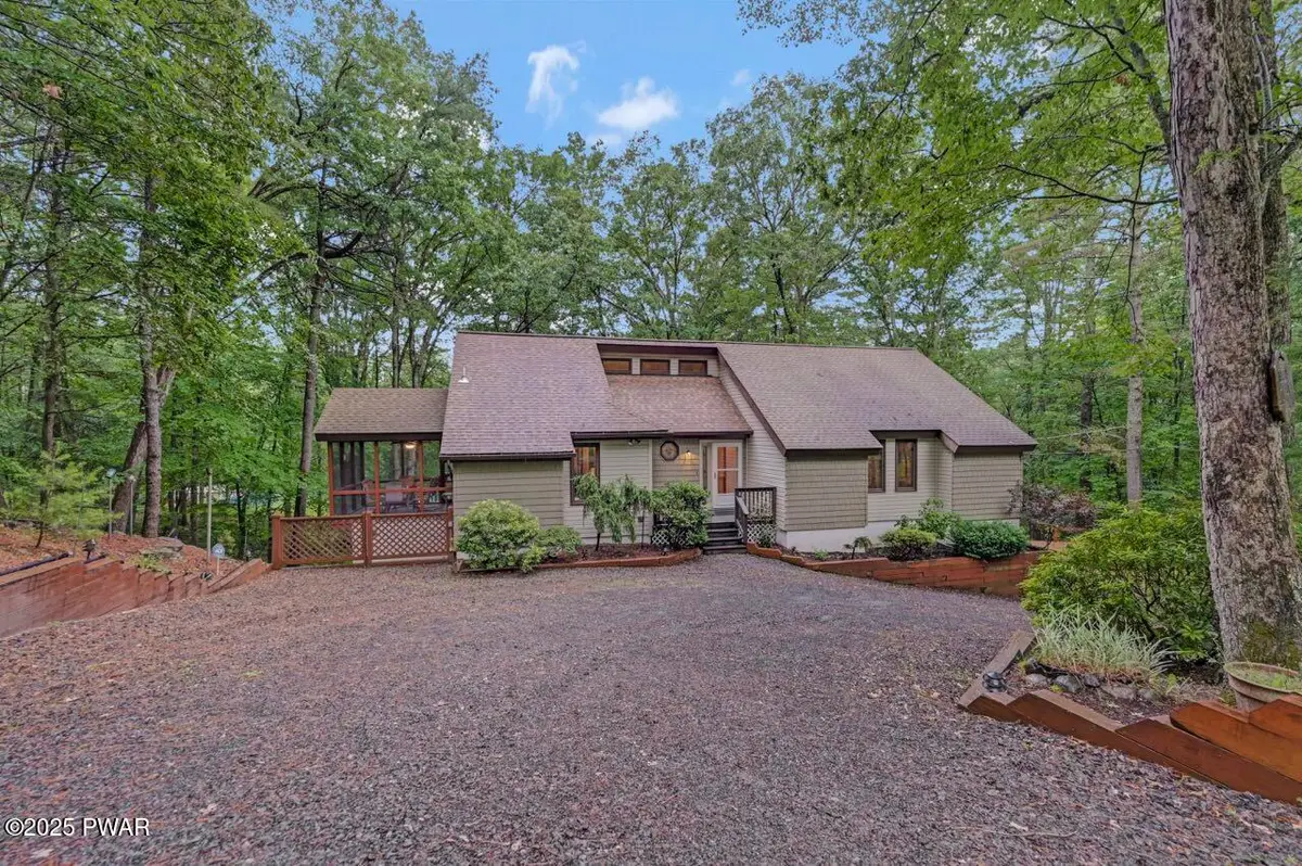 151 Manchester Drive, Bushkill, PA 18324 - Image #1