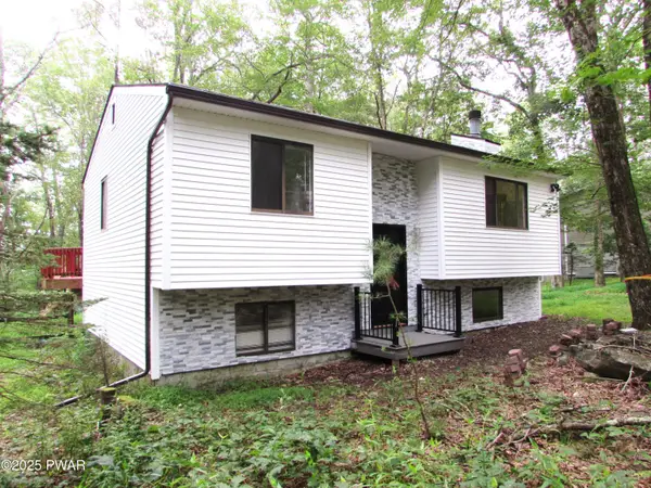 109 Rodeo Lane, Lords Valley, PA 18428