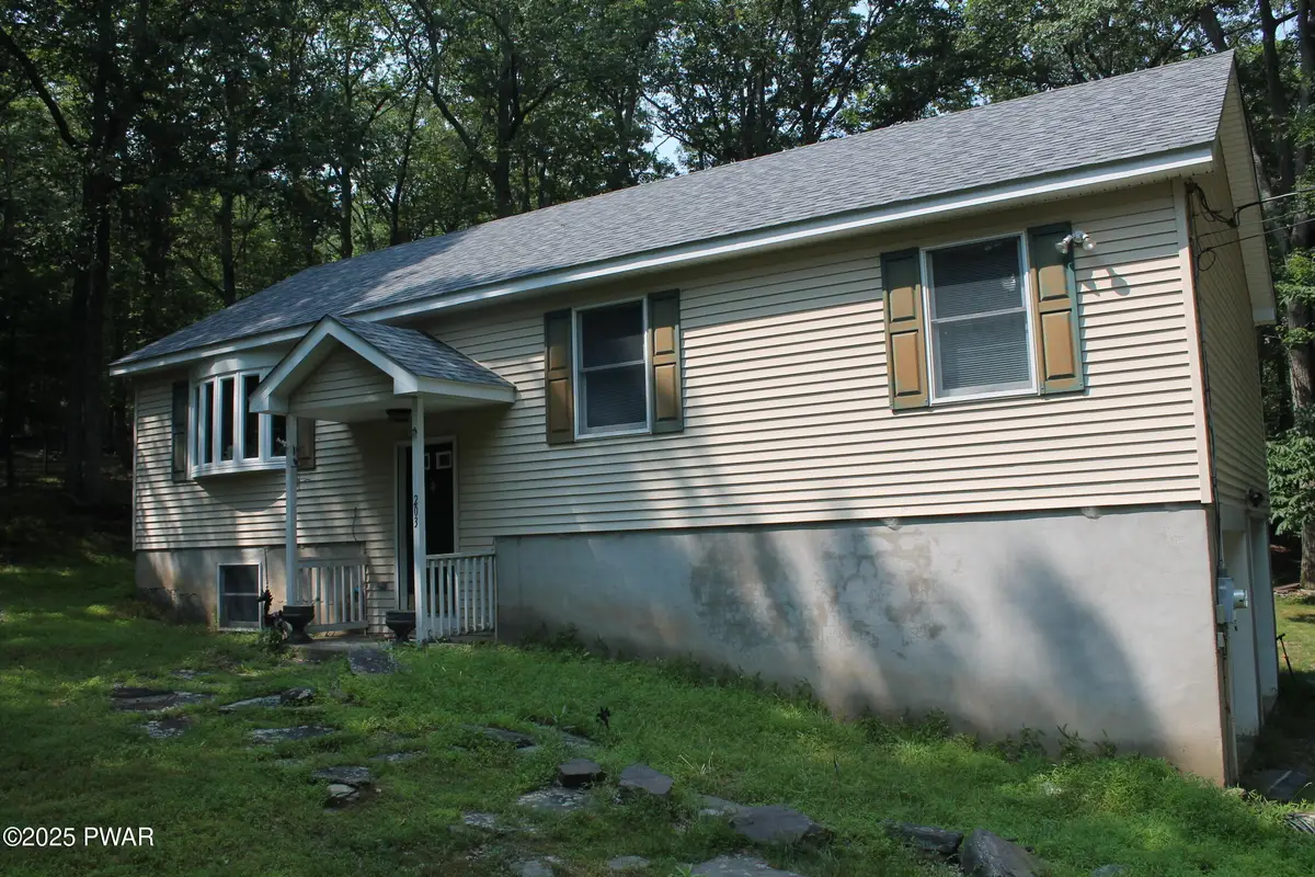 203 Upper Lakeview Drive, Hawley, PA 18428 - Image #1