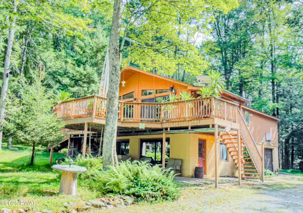 111 S Knob Road, Greentown, PA 18426