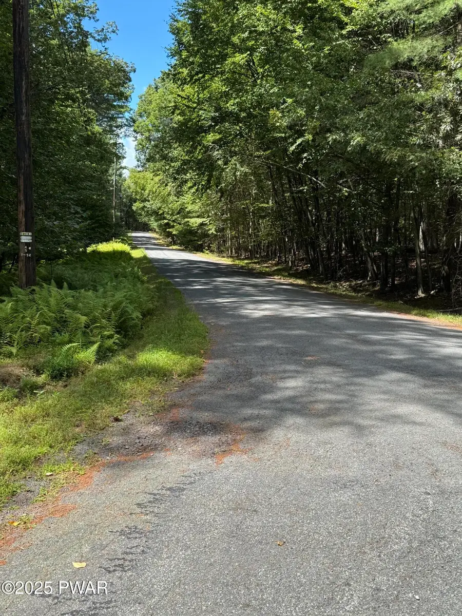 435 Autumn Court, Hawley, PA 18428 - Image #2