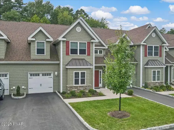 202 Braeburn Path, Matamoras, PA 18336