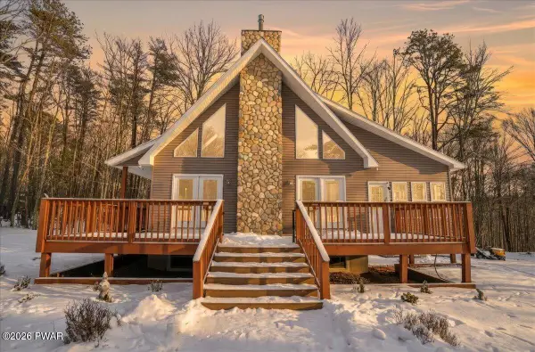 121 Karl Hope Boulevard, Lackawaxen, PA 18435