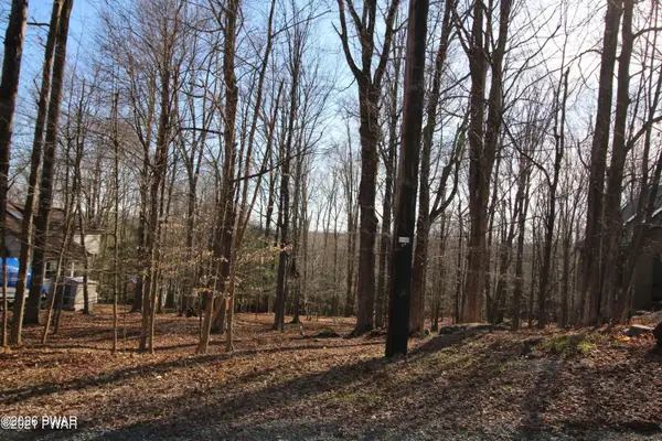 14 Wildwood Court W, Lake Ariel, PA 18436