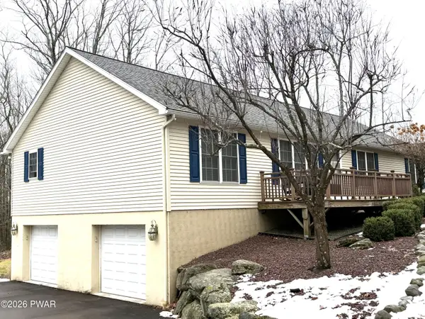 46 Tennis Club Circle, Lakeville, PA 18438