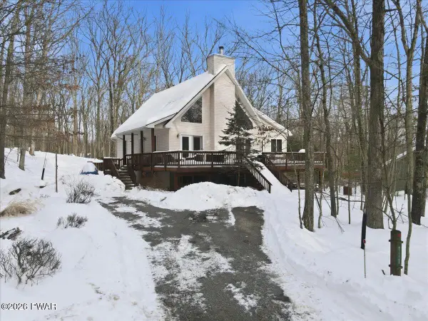 111 Candlewick Way, Lackawaxen, PA 18435