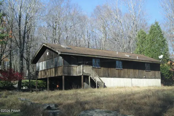 103 Oakwood Drive, Greentown, PA 18426