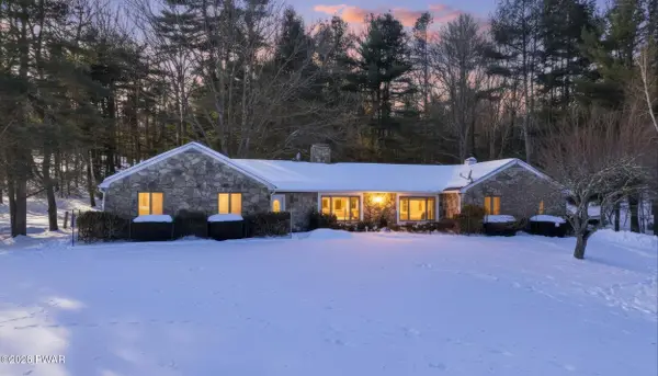 28 Valentine Drive, Hawley, PA 18428
