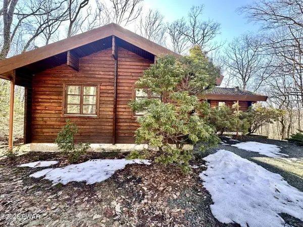 130 Canterbrook Drive #130, Hawley, PA 18428