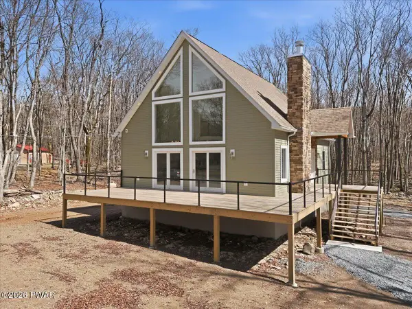 131 Sunset Drive, Greentown, PA 18426