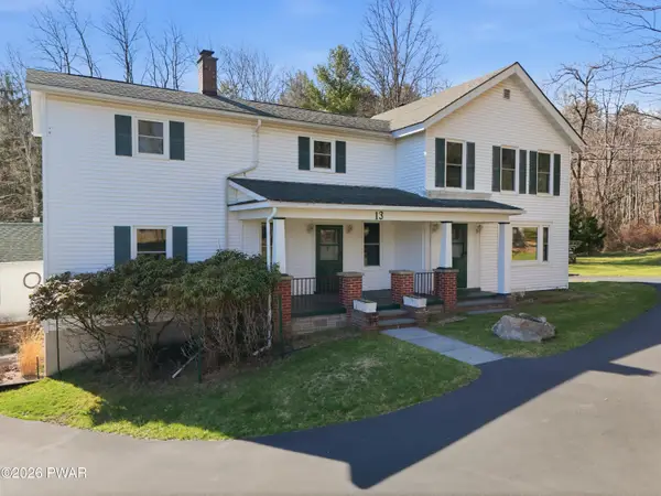 13 Rocky View Drive, Hawley, PA 18428